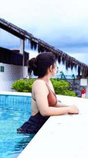 Existem momentos da viagem que são só para relaxar.
Entrar na água, sentir o corpo desacelerar e aproveitar o ambiente ao redor.Na Pousada Mona Lisa, a piscina é um convite para você ficar à vontade e viver Jeri com mais calma.📲 Faça sua reserva pelo link na bio.——————————————————
There are moments during your trip that are simply for relaxing.
Step into the water, feel your body unwind and soak up the surroundings.At Pousada Mona Lisa, the pool is an invitation for you to make yourself at home and experience Jeri at a more leisurely pace.📲 Book your stay via the link in the bio.#jericoacoara #pousadajeri #hospedagemjeri #viajarparajeri #experienciajeri